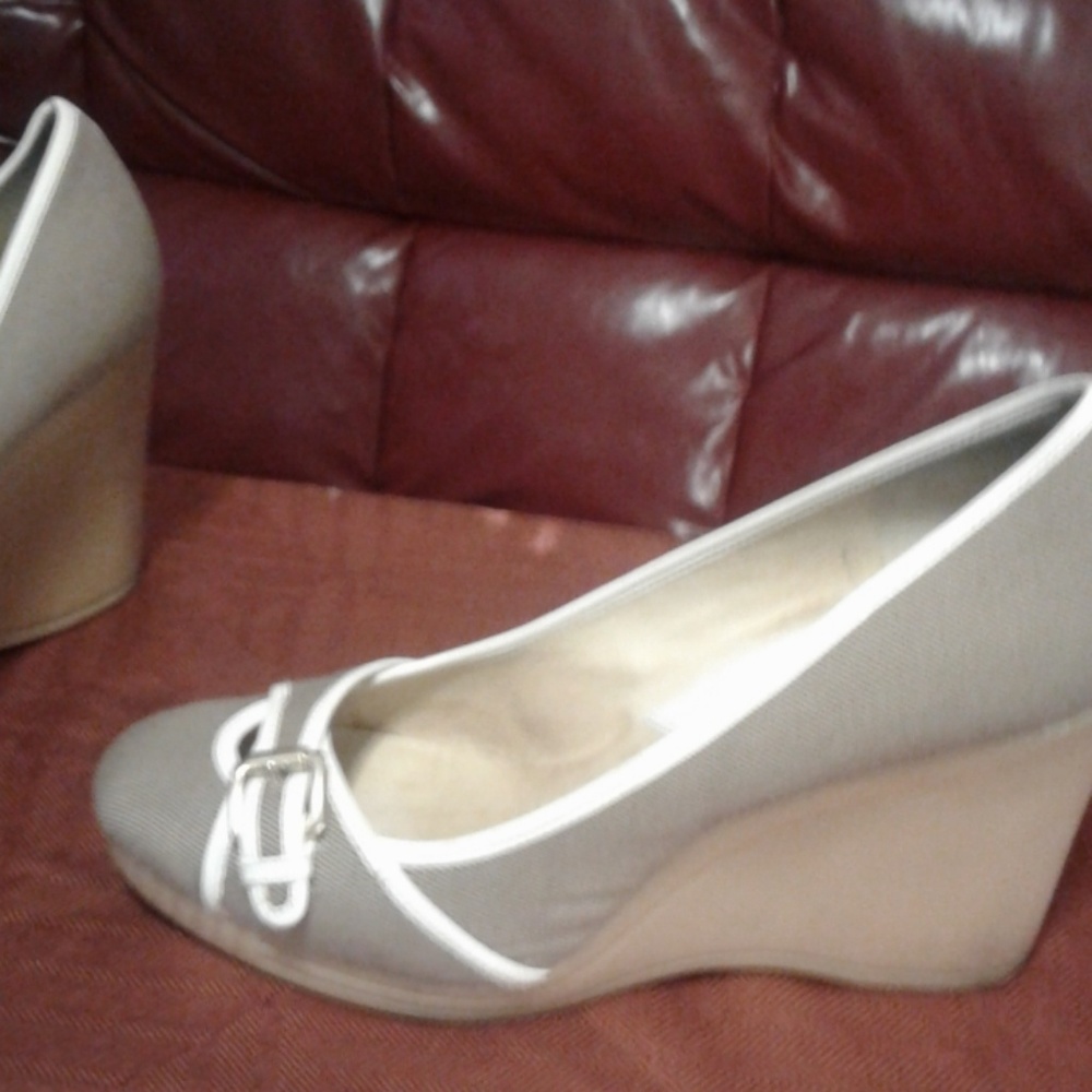 Shoes - Picture 5 of 5